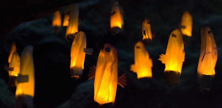 ghosts-581885_1280