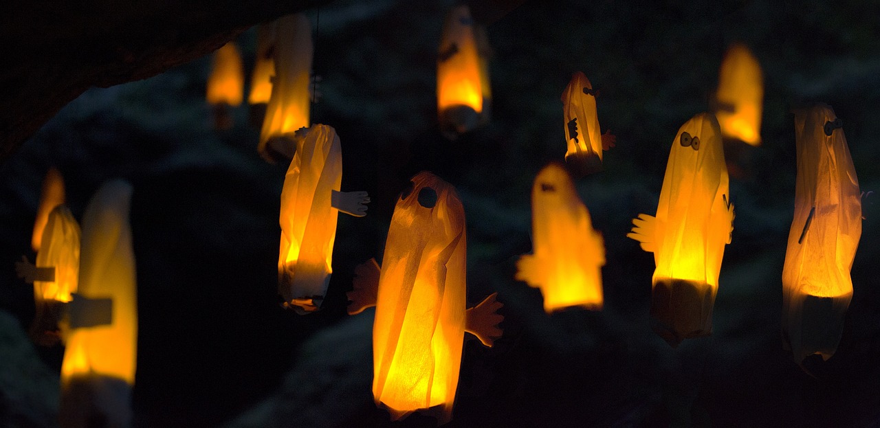 ghosts-581885_1280