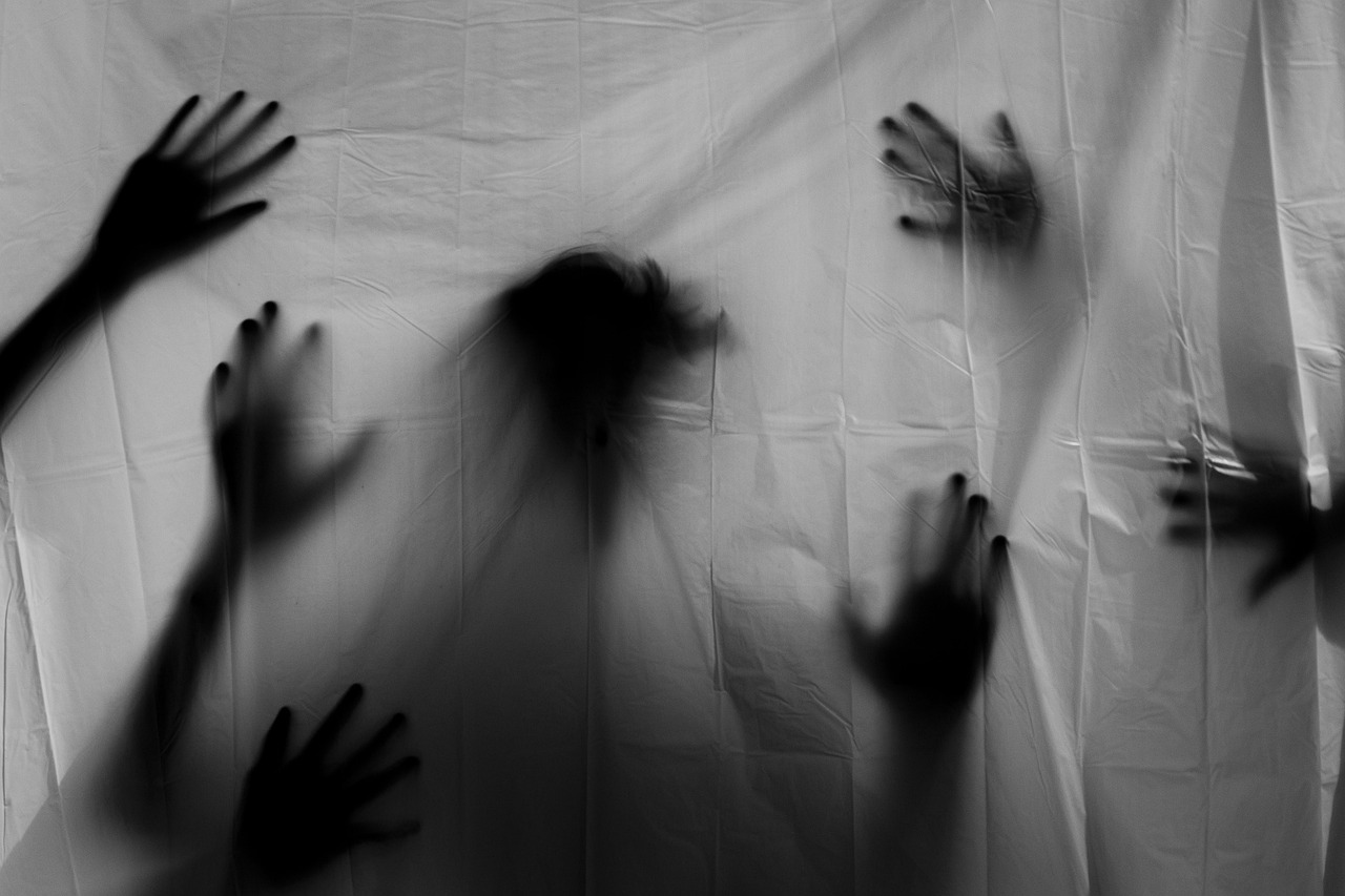 silhouette-3777403_1280 (1)
