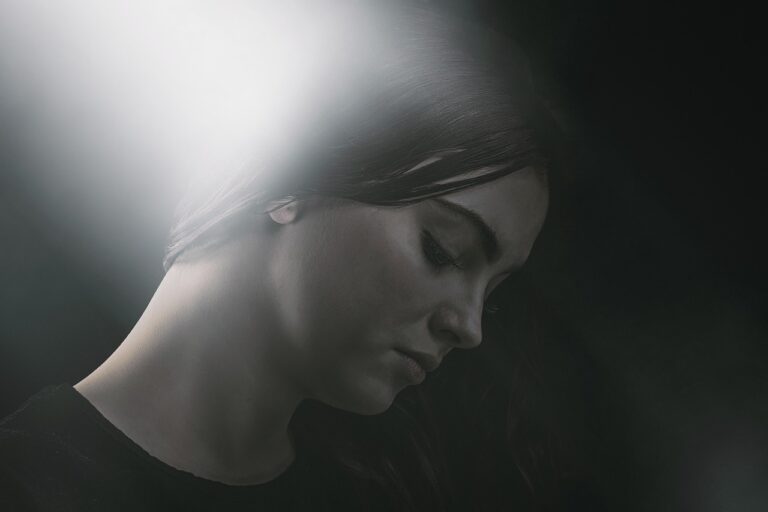 dark-4806840_1280