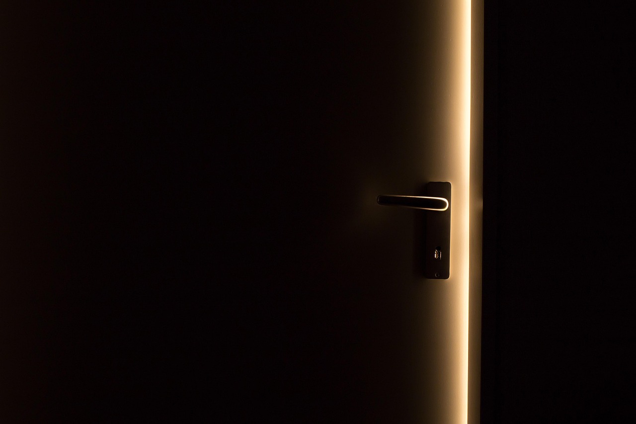 dark-1852985_1280